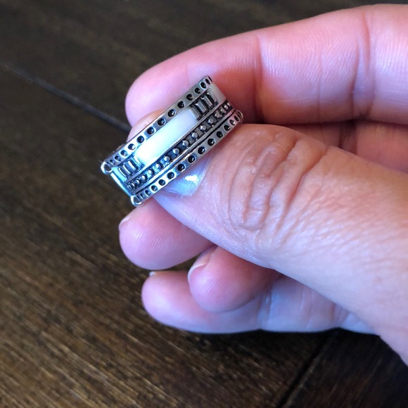 Ring - Picture 3 of 5